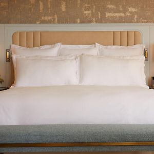 Zimmer mit Kingsize-Bett